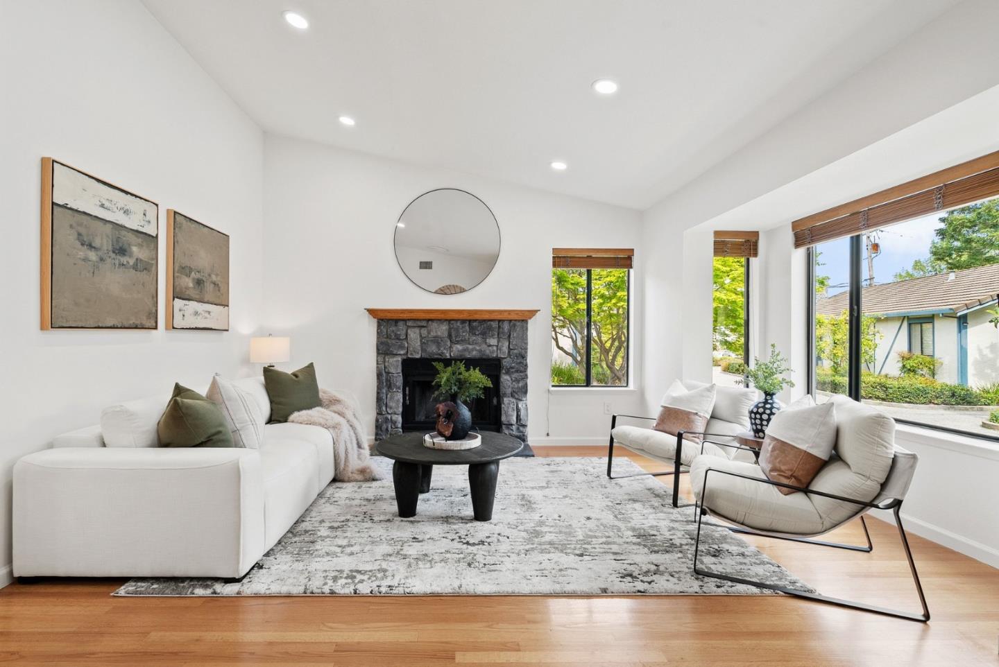 7242 Sharon DR - Living area
