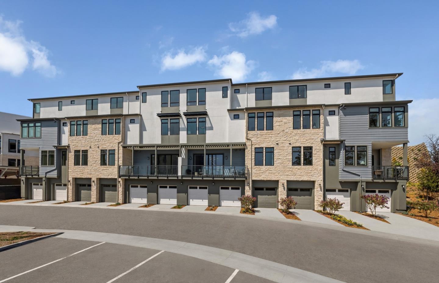2439 Willow WAY
