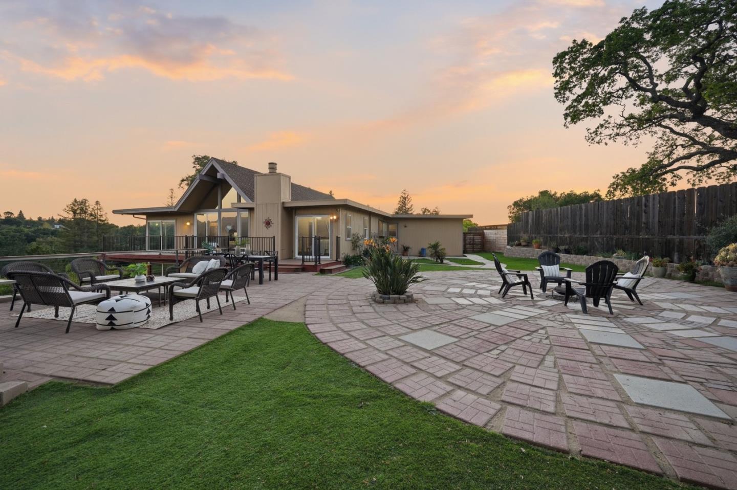 15605 Oakridge CT
