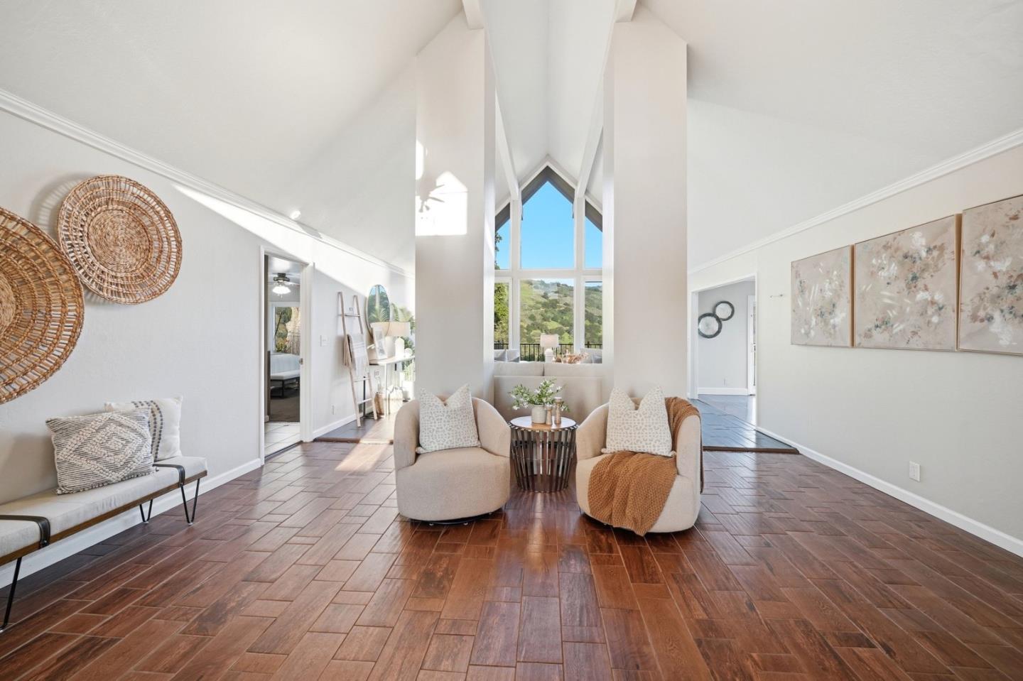 15605 Oakridge CT - Living area