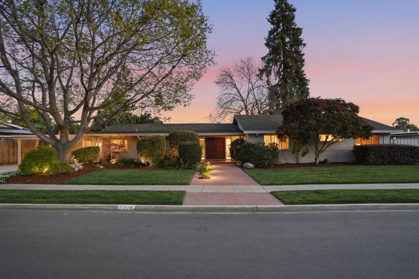 1670 Cabana DR
