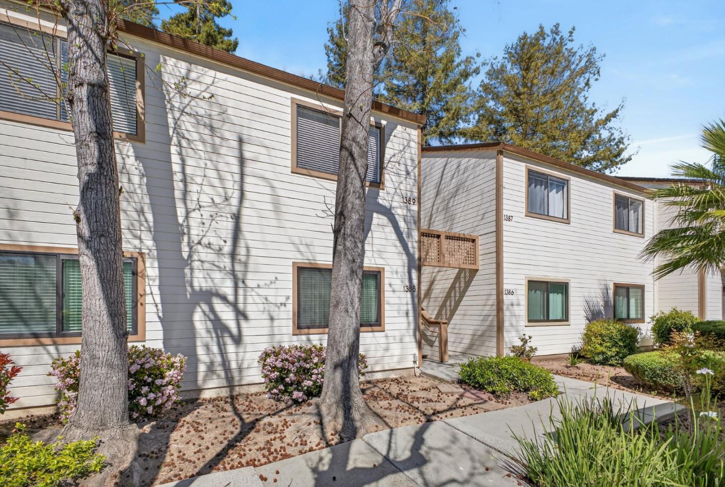 1388 Meadow Ridge CIR - Interior