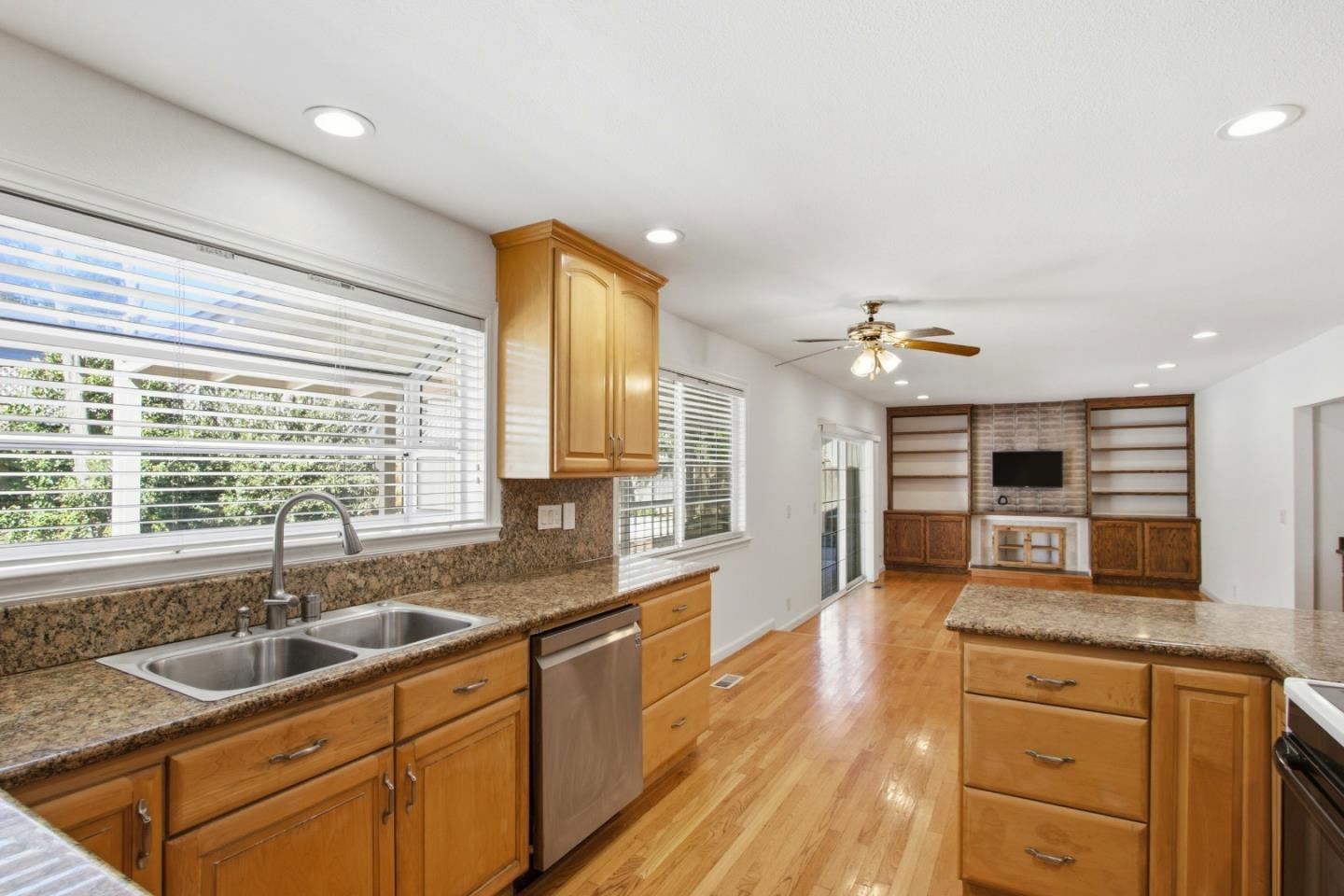 1156 Lansdale CT - Backyard
