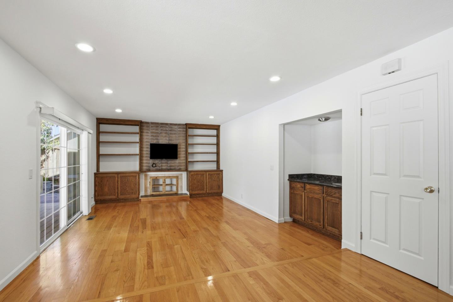 1156 Lansdale CT - Bathroom