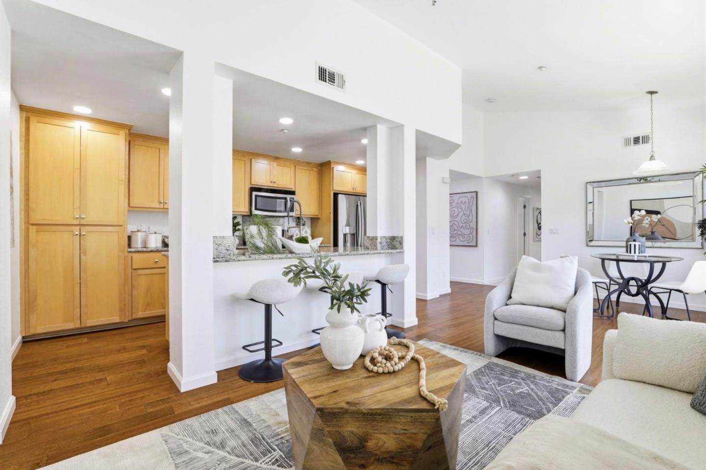 1035 Scotia TER 304 - Living area