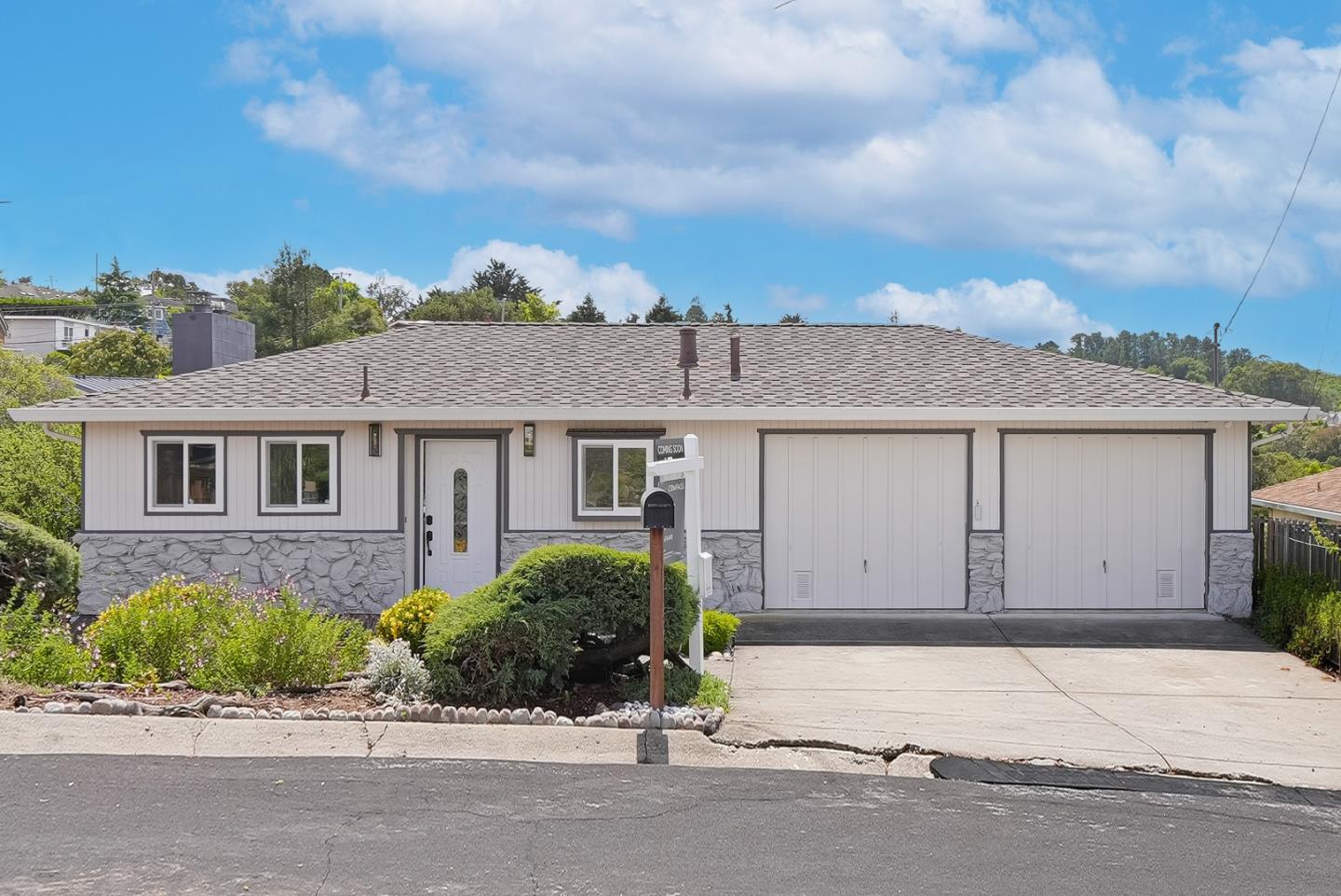 3513 Hillcrest DR