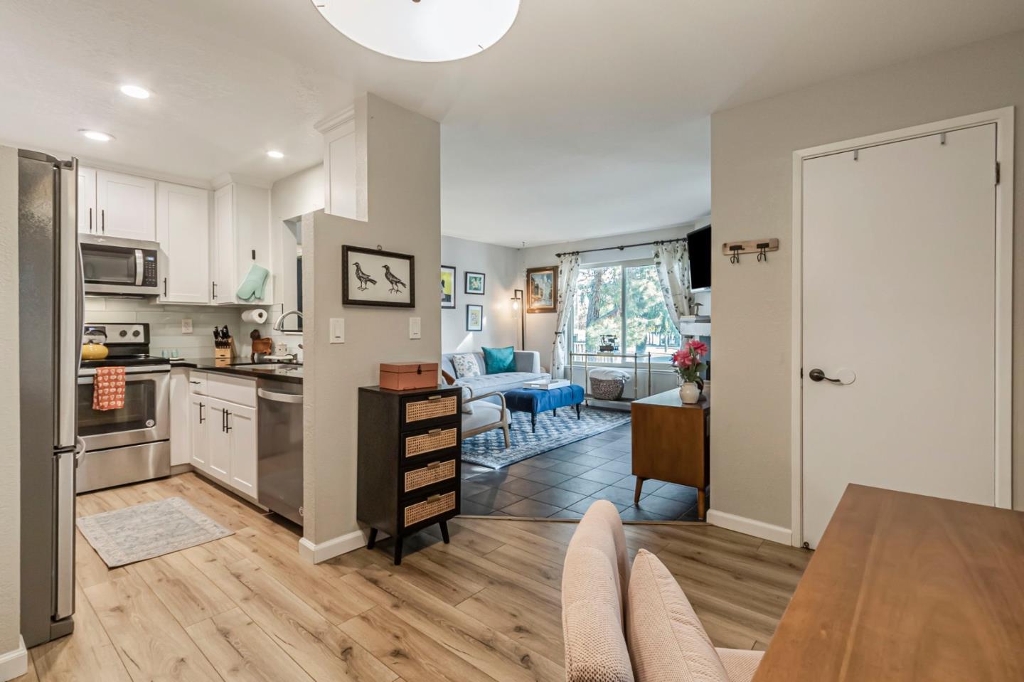 2857 S Bascom AVE 101 - Living area