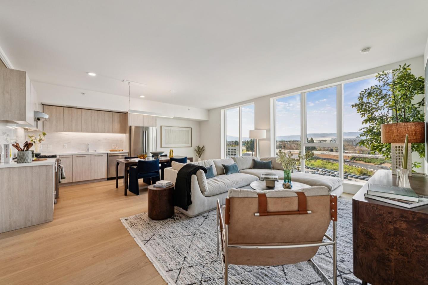 188 W Saint James ST 10412 - Interior