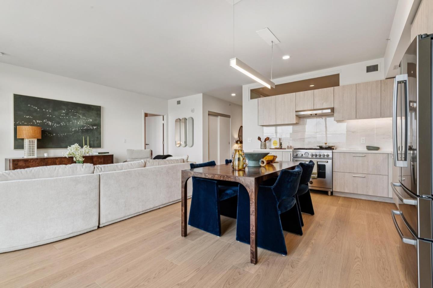 188 W Saint James ST 10412 - Living area