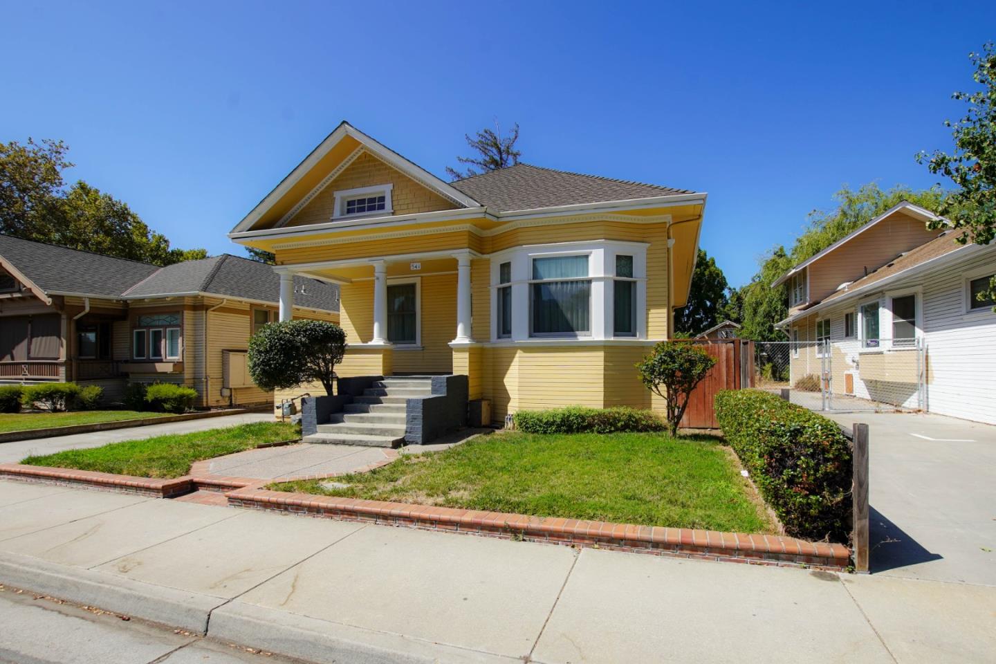 541 Vine ST
