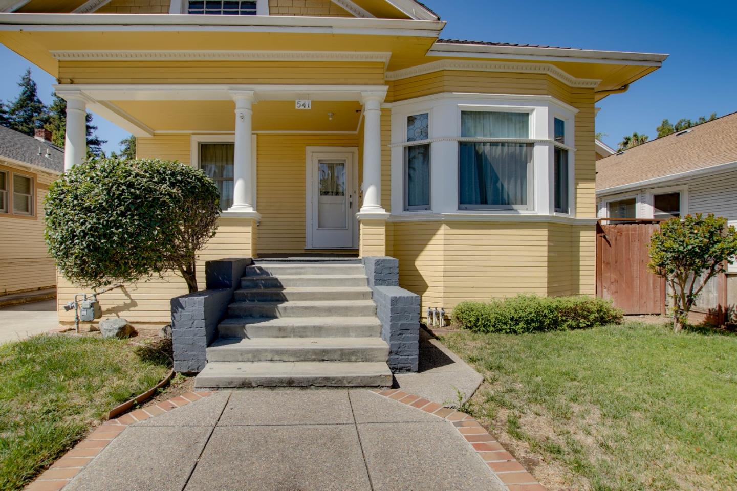 541 Vine ST - Kitchen