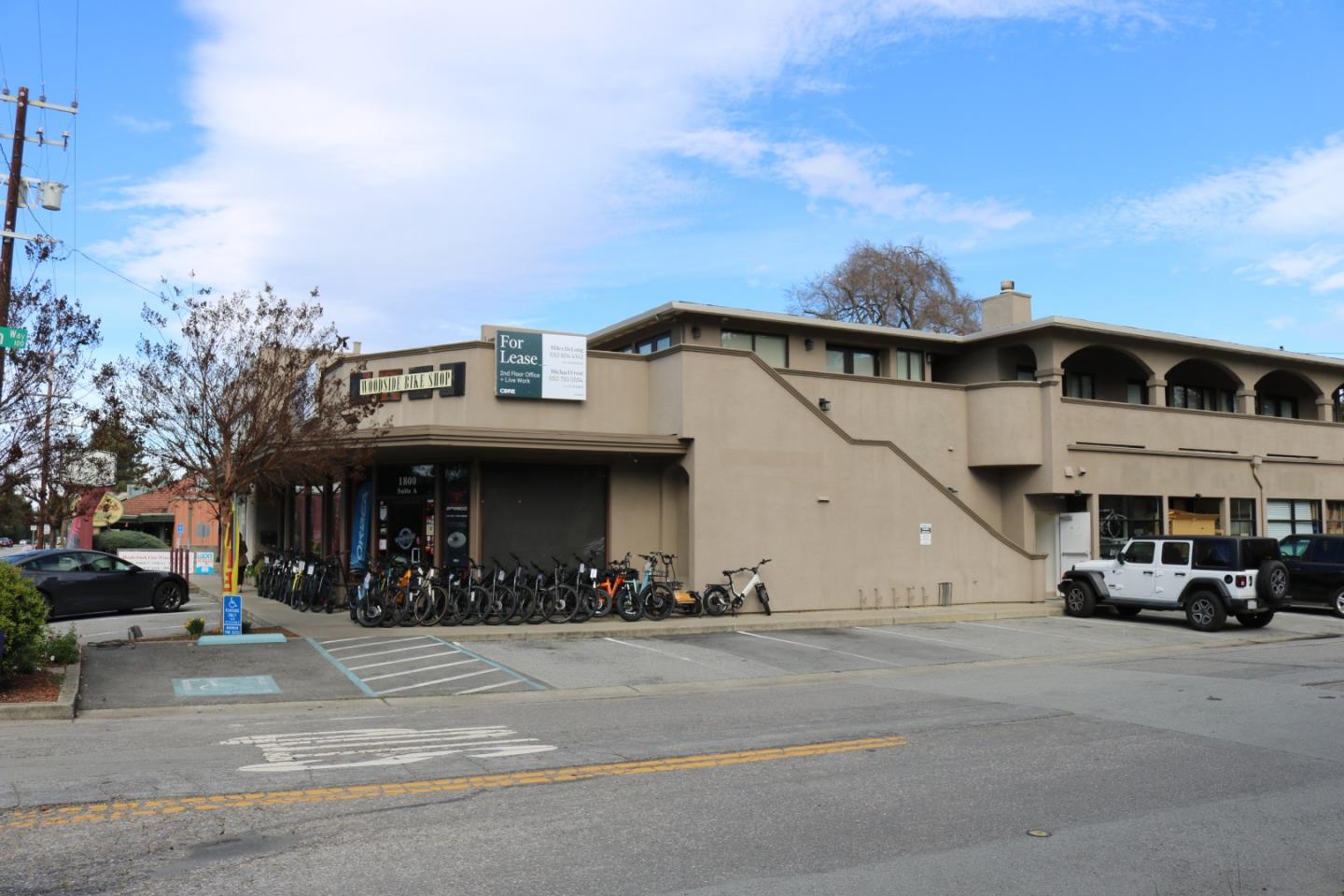 1800 El Camino Real - Living area