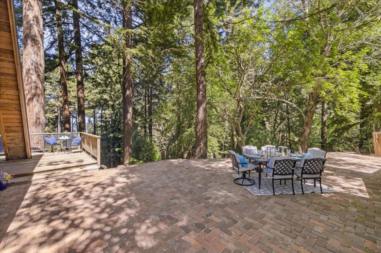 18081 Redwood DR - Living area