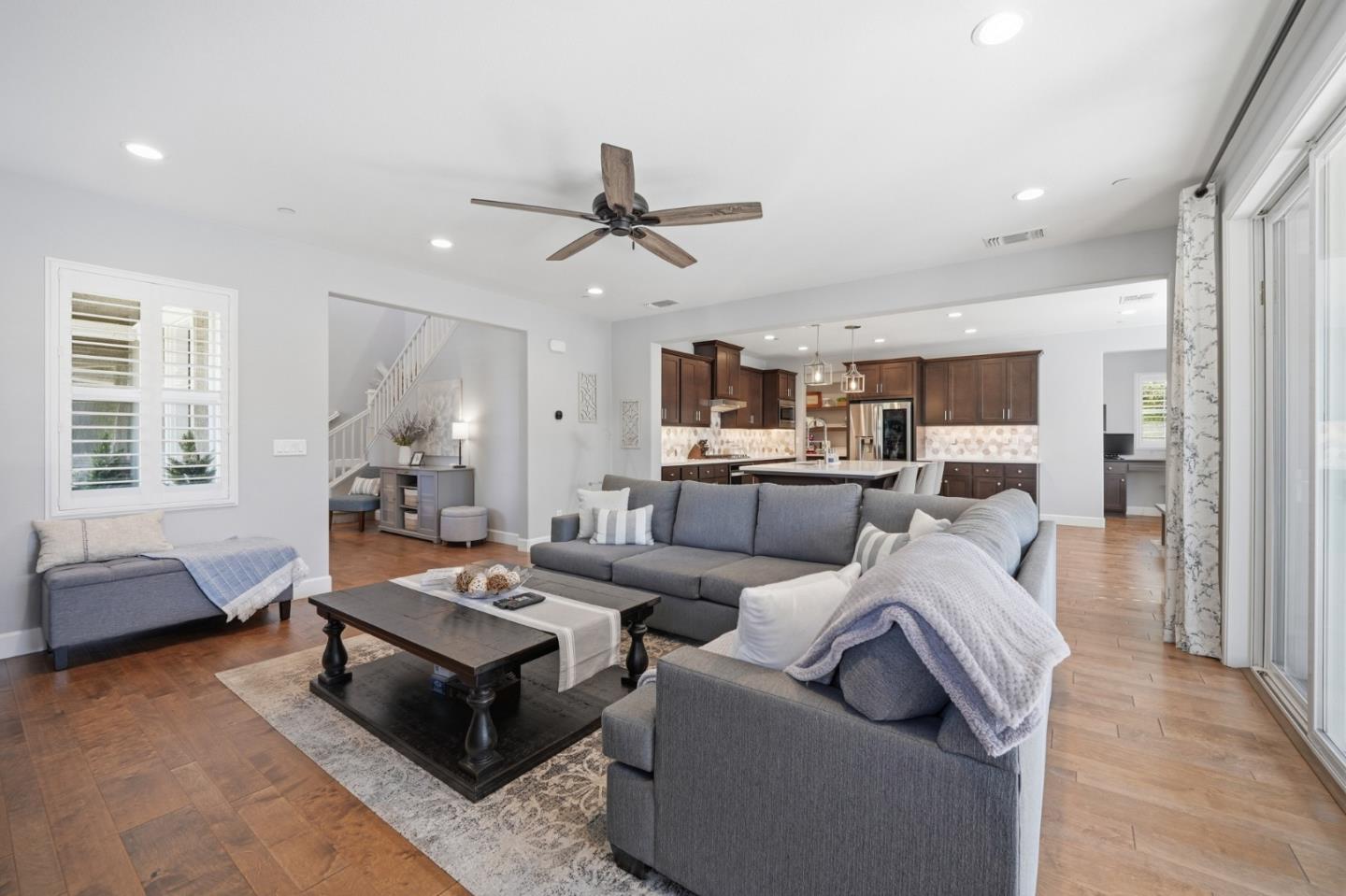 19221 Eagle View DR - Living area