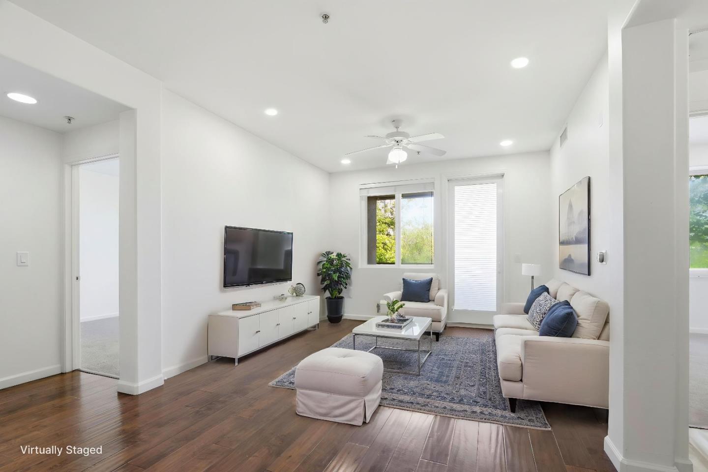 1101 S Main ST 316 - Interior