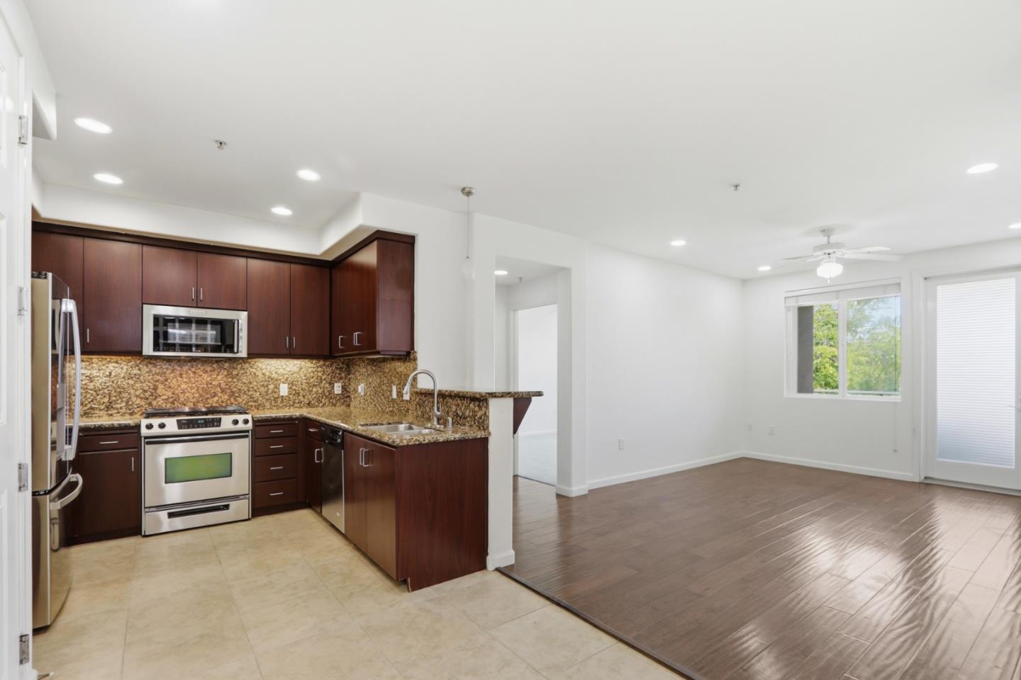 1101 S Main ST 316 - Kitchen