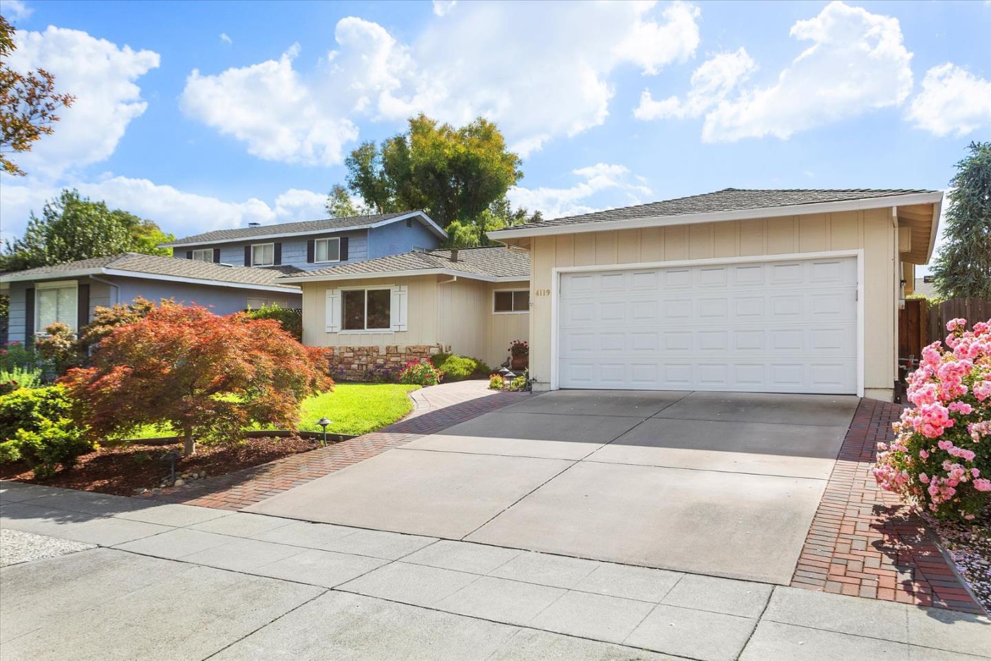 4119 Heppner LN - Living area