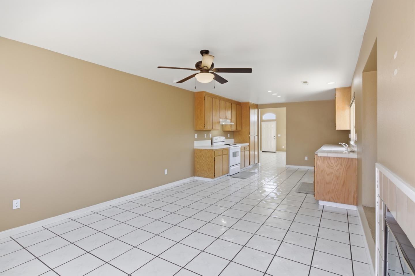 449 Sage CT - Living area