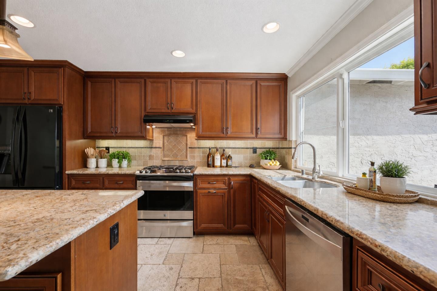 6620 Thames DR - Bathroom