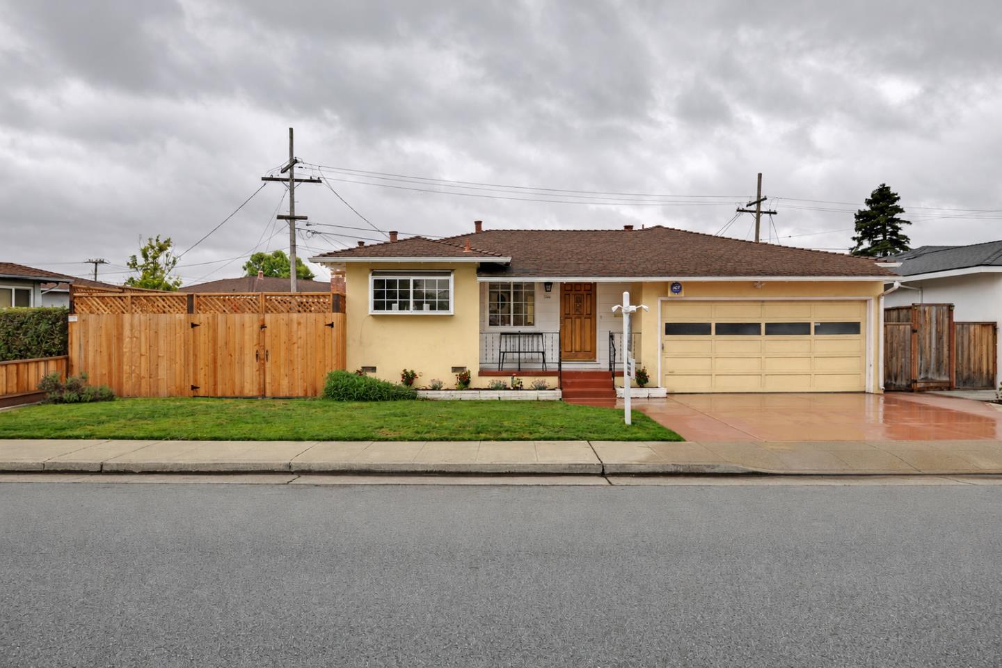 1094 Bermuda DR