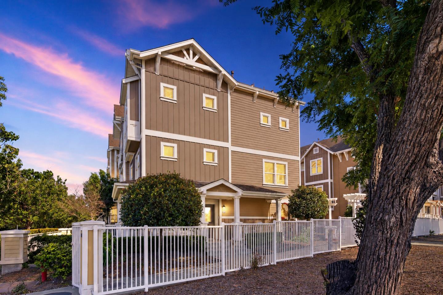 1950 Cambridge DR