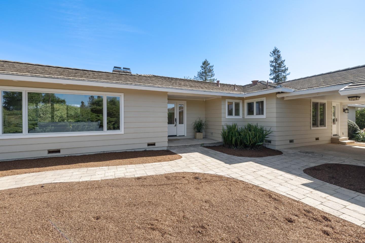 27133 Adonna CT - Living area