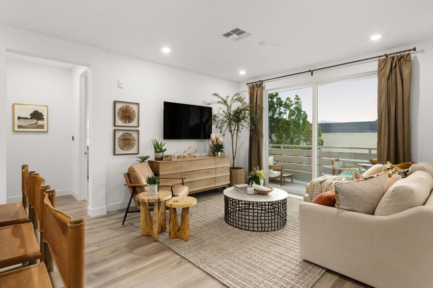 1303 Besra TER 6 - Interior