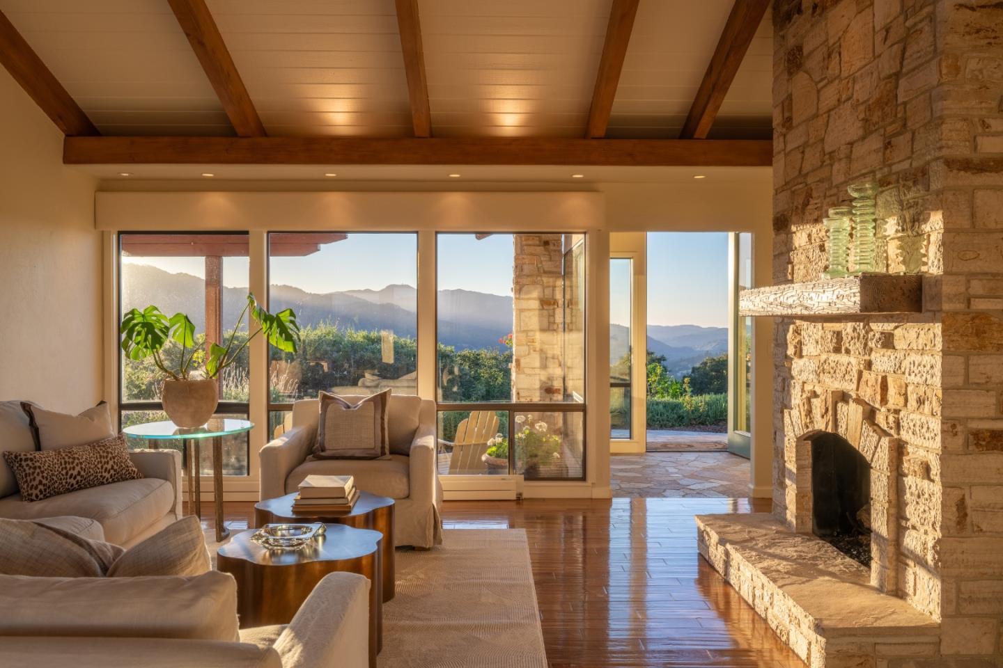 15475 Via Los Tulares - Interior
