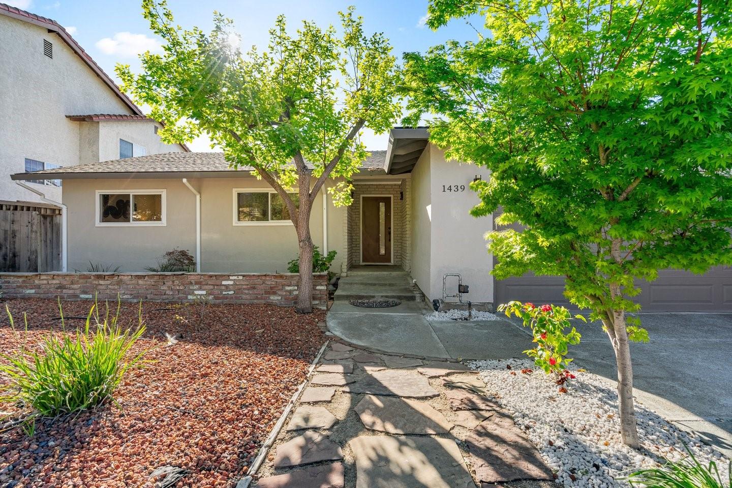 1439 Miller AVE - Interior