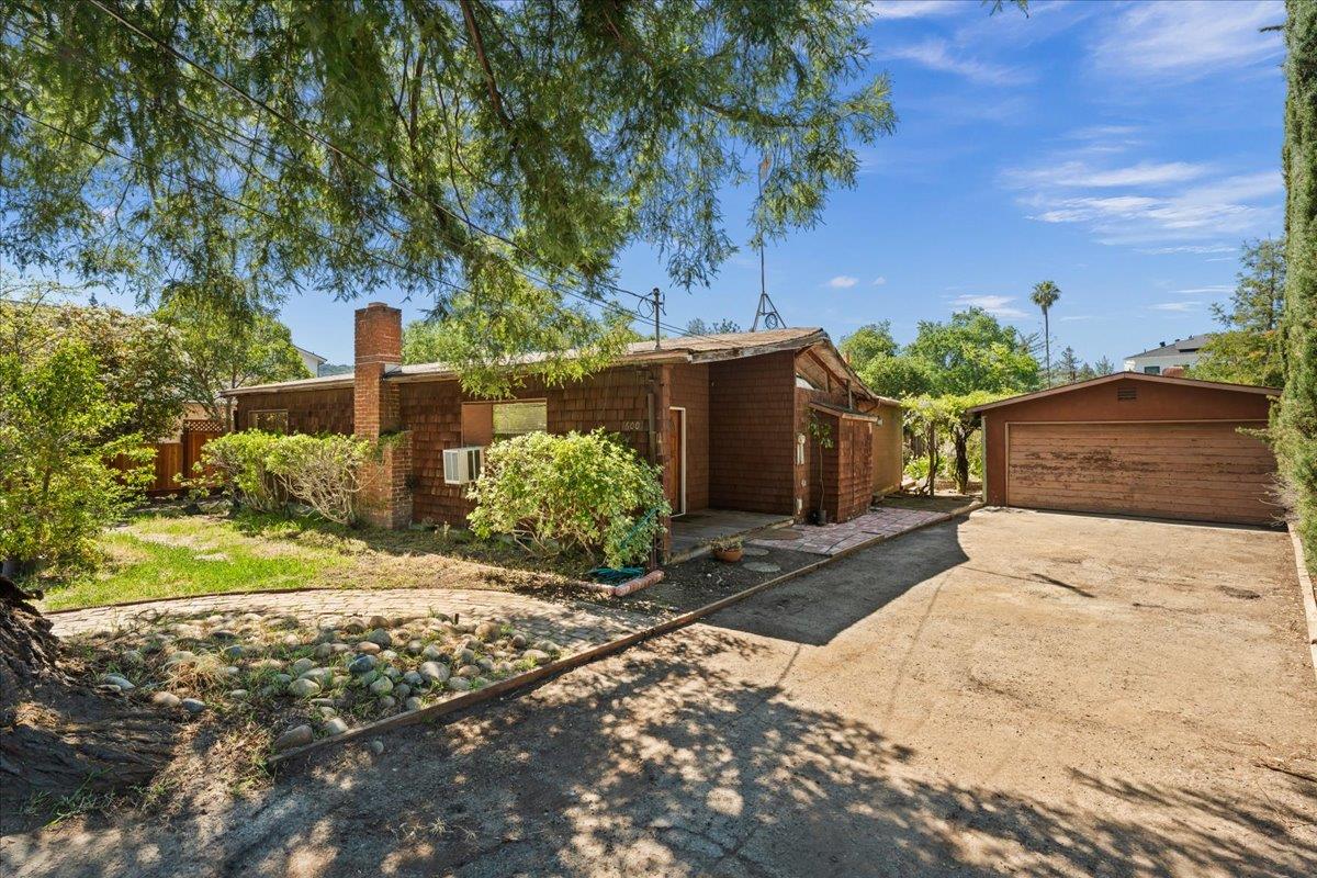 16001 Stephenie LN