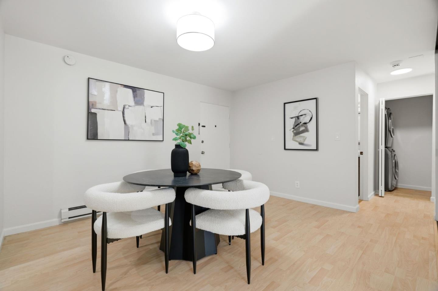 1031 Crestview DR 305 - Living area