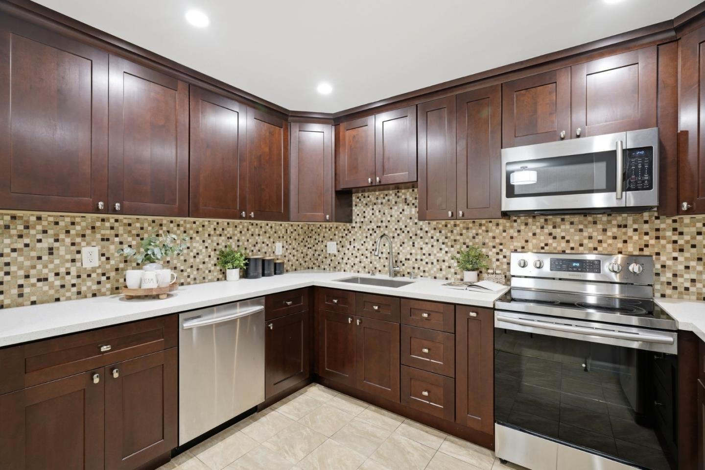 1031 Crestview DR 305 - Bedroom