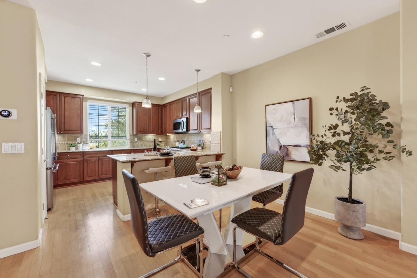 1030 Luz Del Sol LOOP - Kitchen