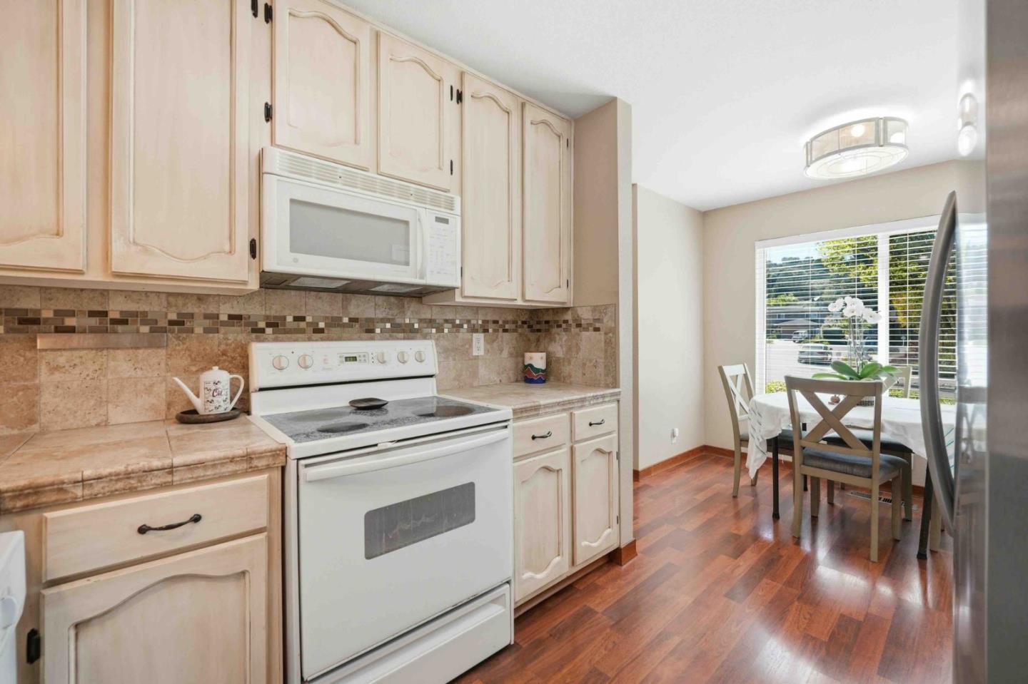 8400 Delta DR - Living area