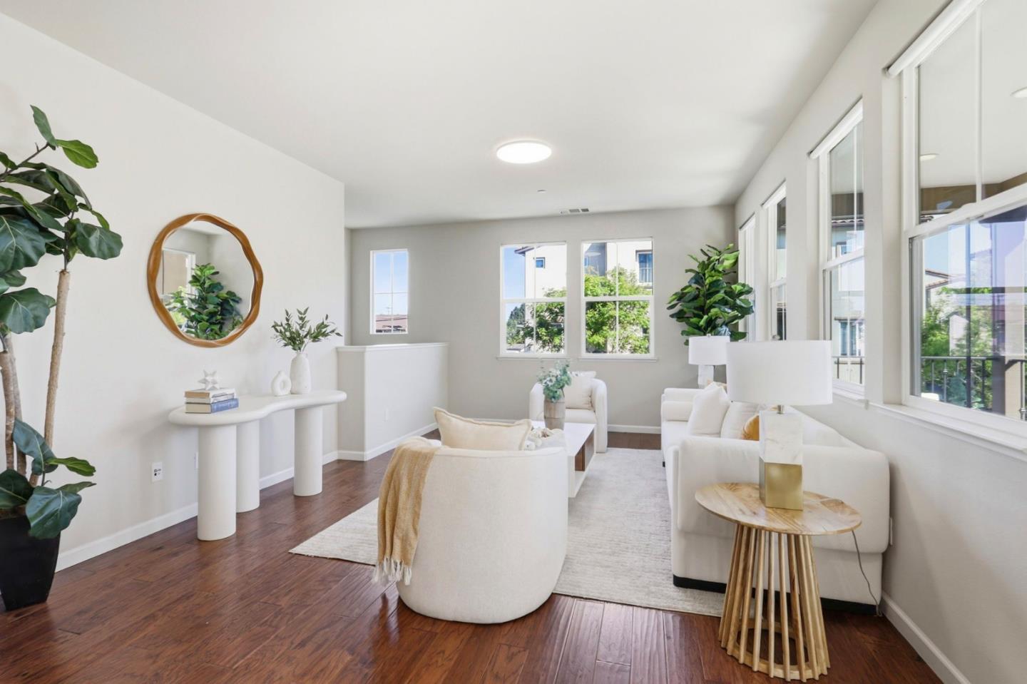 709 Satsuma TER - Living area