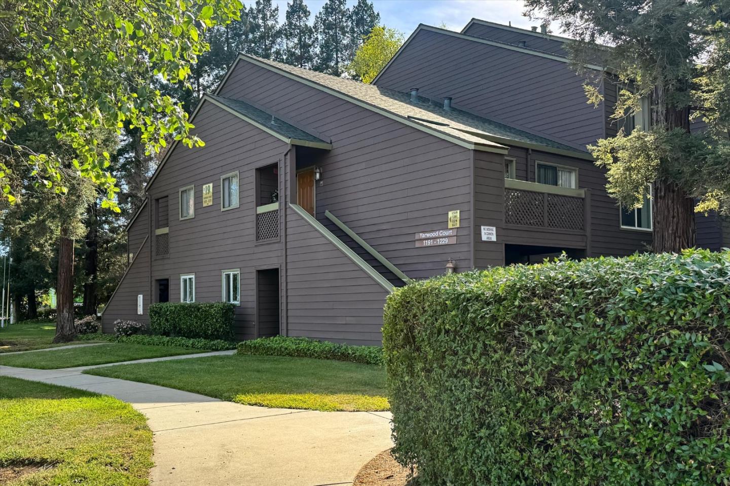 1195 Yarwood CT