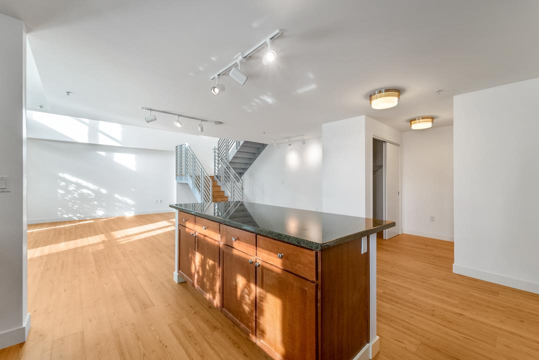 175 W Saint James ST 106 - Bathroom
