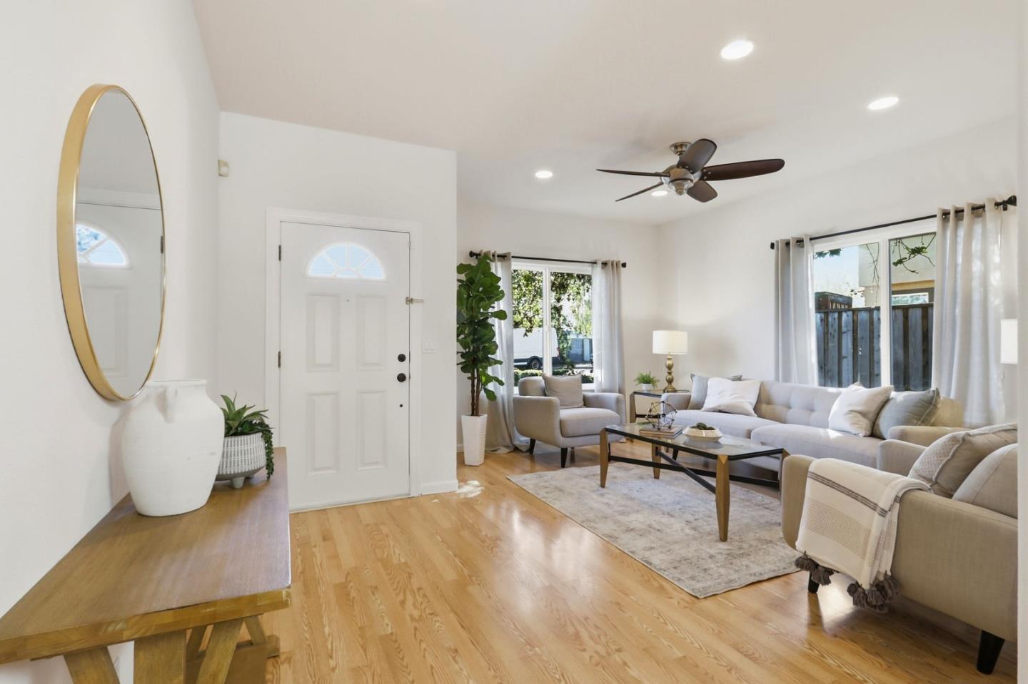 16755 Church ST - Living area