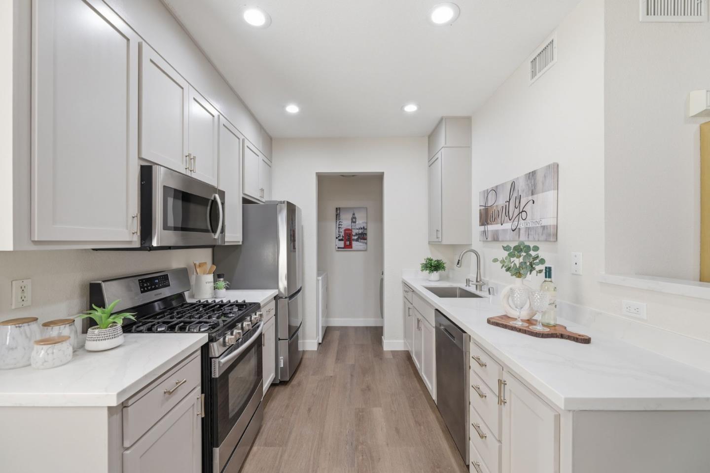 2177 Alum Rock AVE 111 - Kitchen