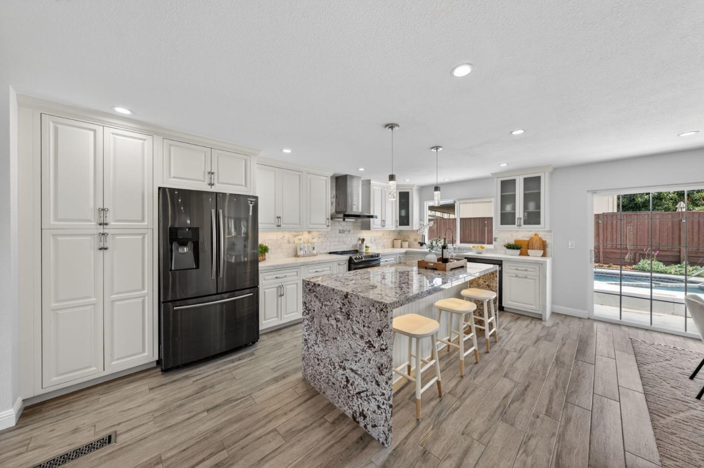 184 Sun Blossom DR - Kitchen