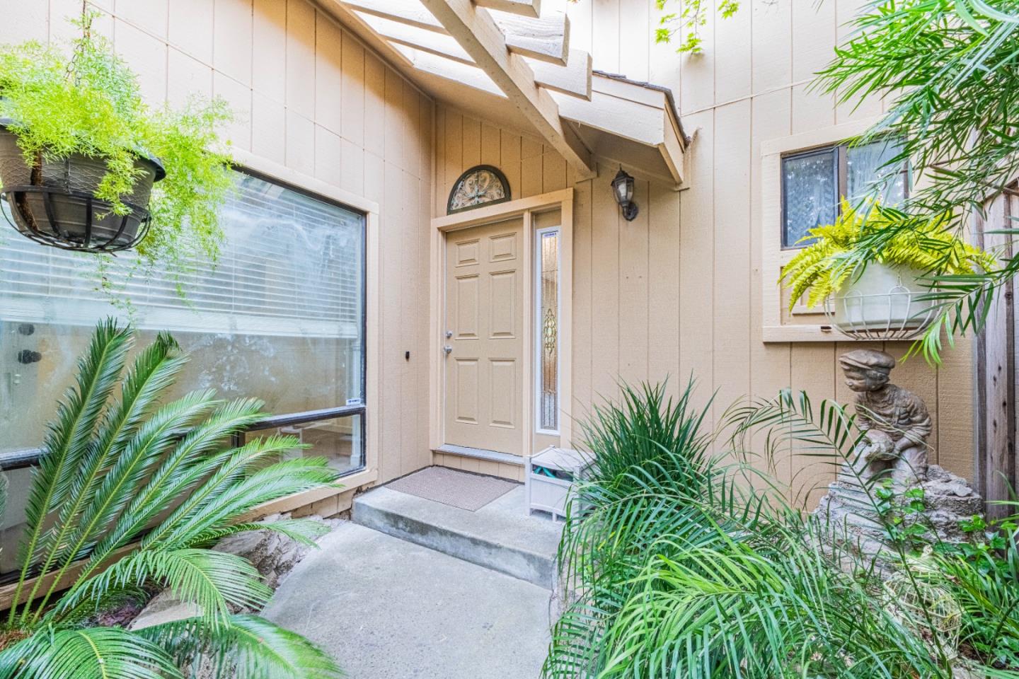 2112 Darnis CIR - Living area