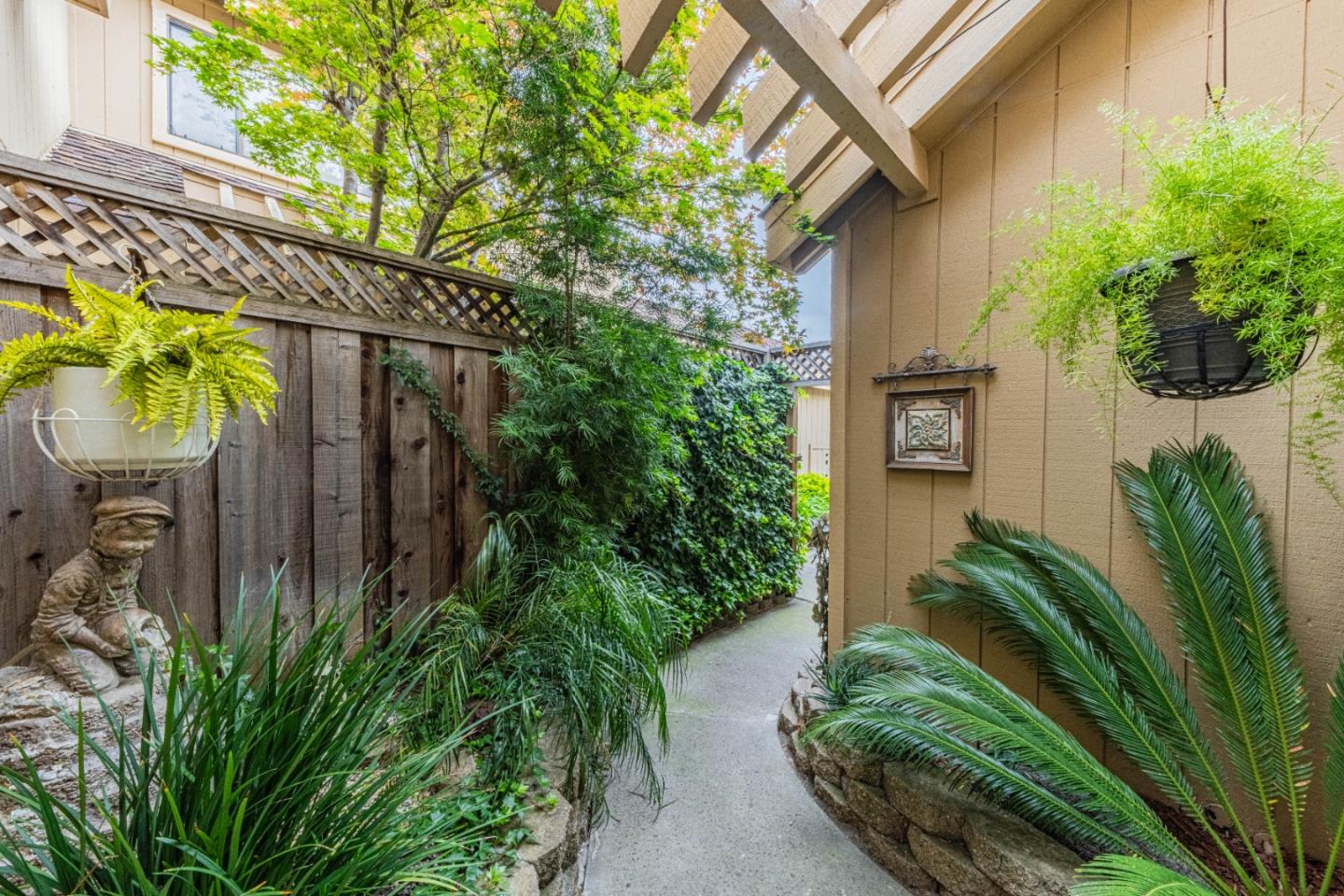 2112 Darnis CIR - Backyard