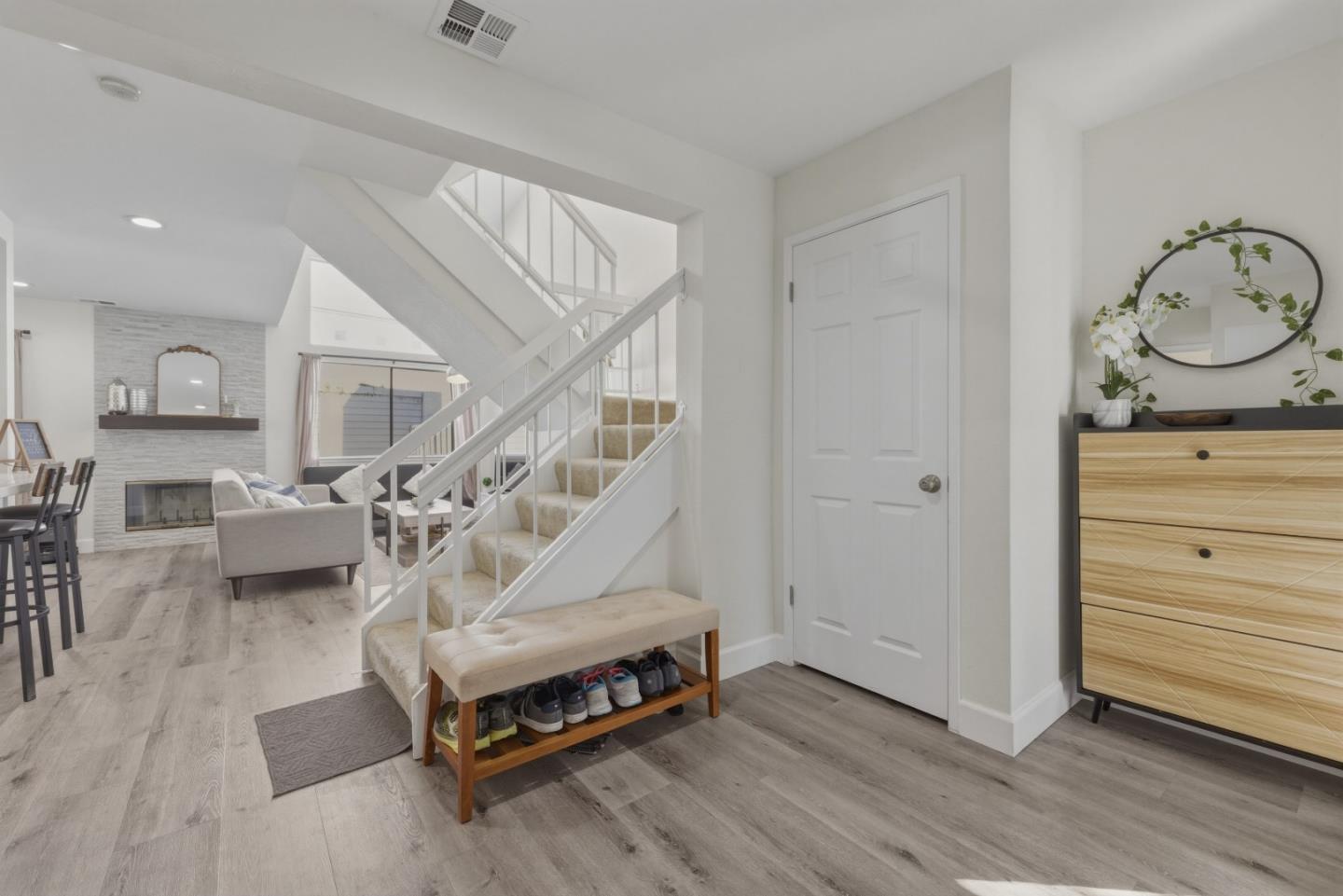 35 Terfidia LN - Living area