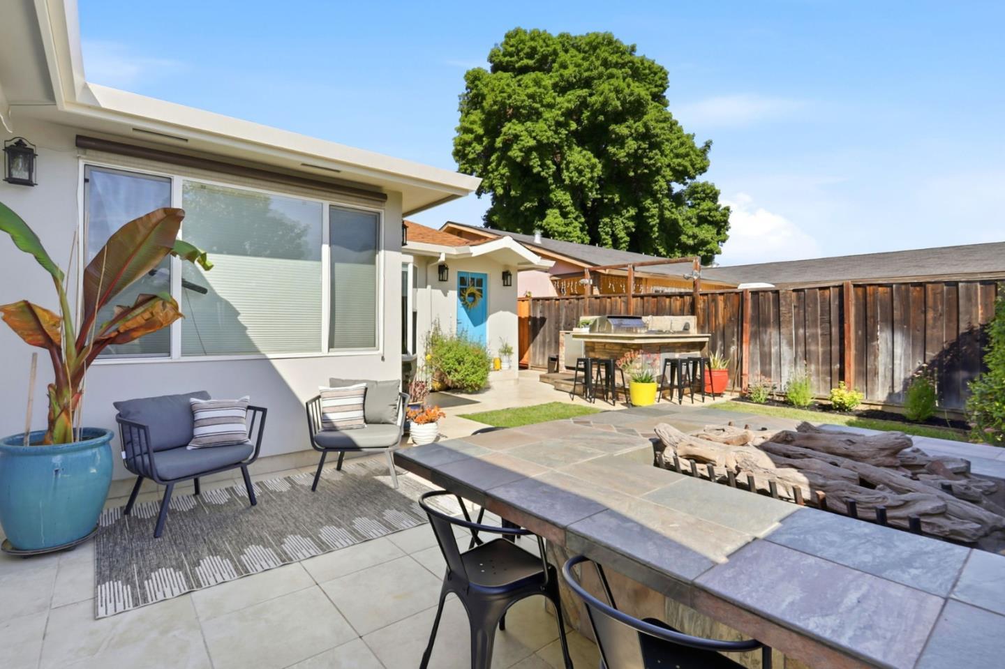 2949-2951 Driftwood DR - Backyard