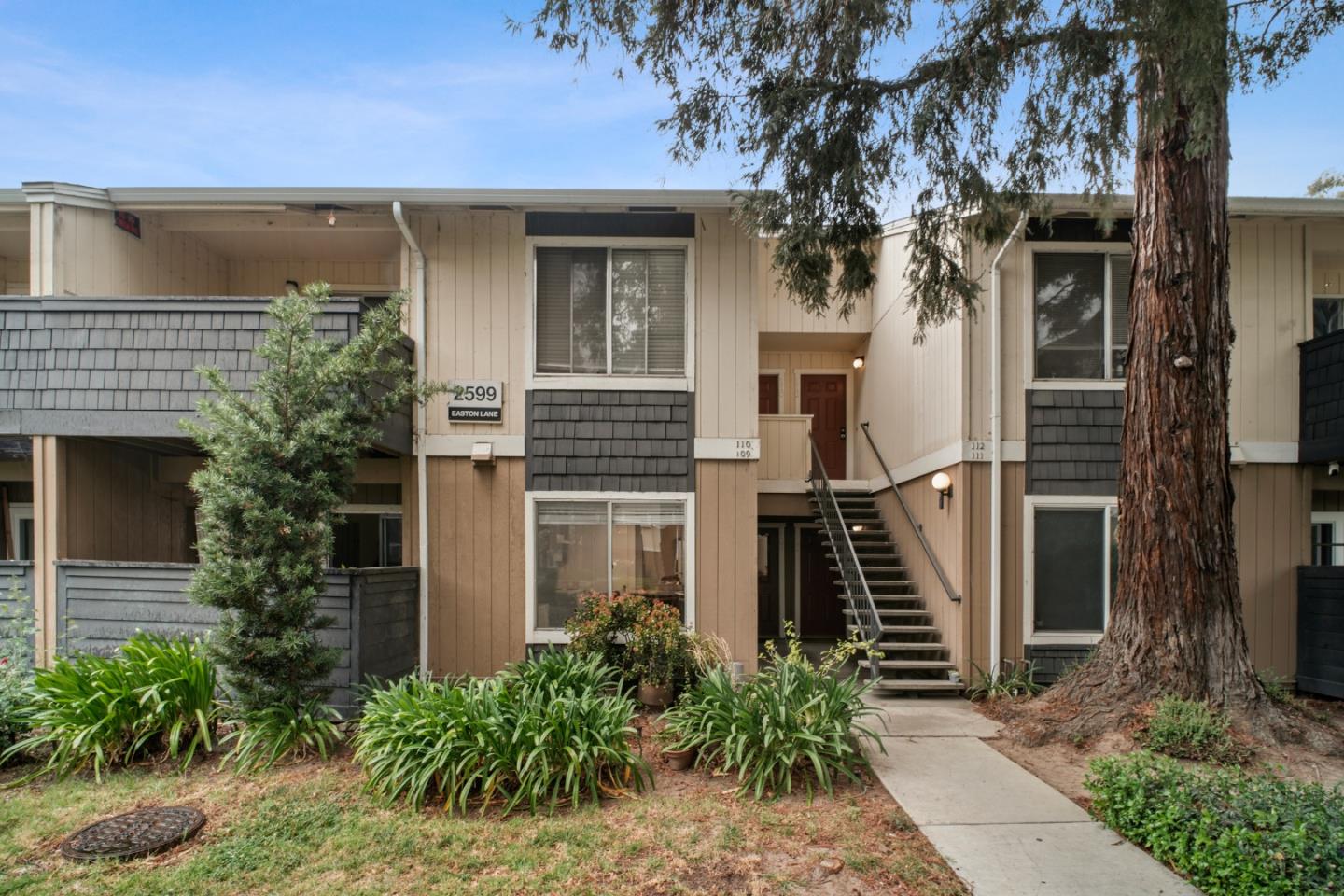 2599 Easton LN 109