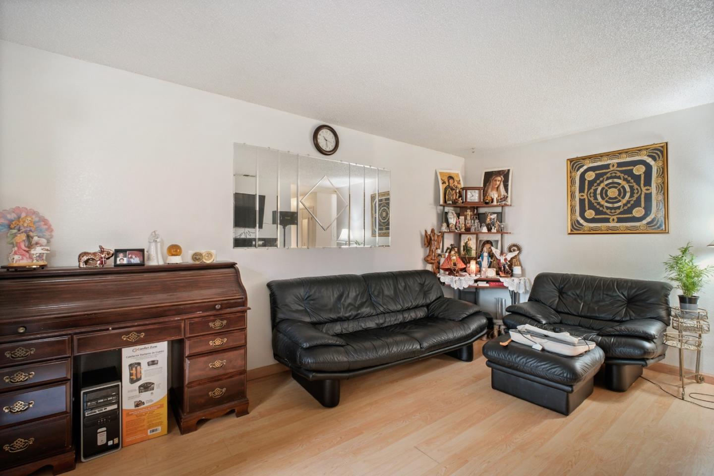 2599 Easton LN 109 - Interior