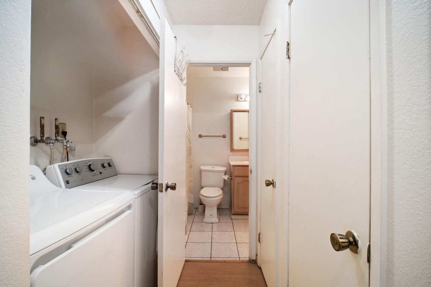 2599 Easton LN 109 - Bathroom