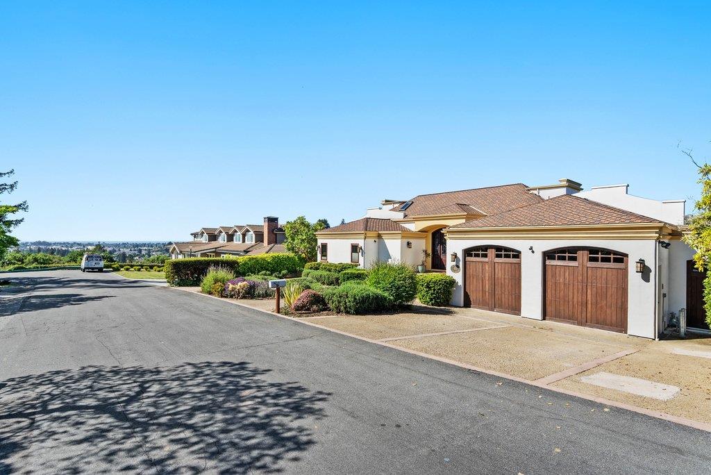 41 S Circle DR