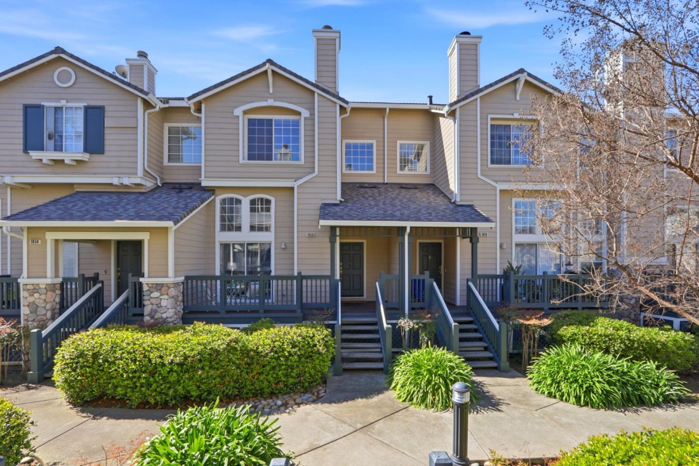 1856 Elk Grove LNDG