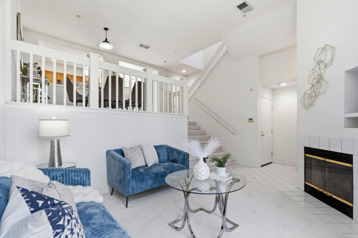 1856 Elk Grove LNDG - Living area